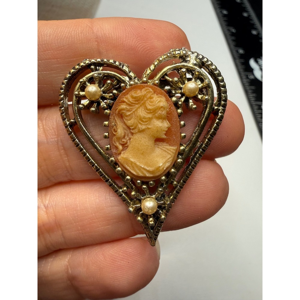 Vintage Gold Tone Heart Cameo Brooch Faux Pearl Victorian Style Pin
